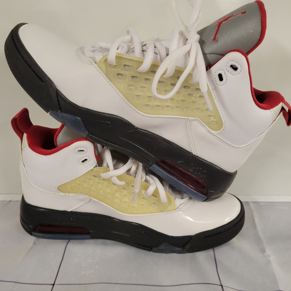 Nike Air Jordan Maxin 200 White Red Black Basketball Shoes With Box, 6 Youth - Picture 4 of 9